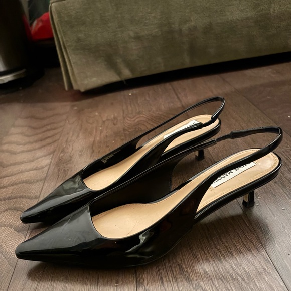 Steve Madden Shoes - Steve Madden Glossy Black Pointed kitten heels